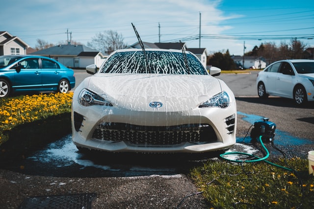 How to Remove Water Spots From Auto Glass